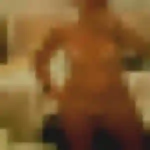 Qi, 44 ans, connectée à Plaisance-du-Touch pour une rencontre coquine
