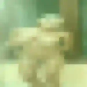 Xin, 23 ans, connectée à Saint-Ouen-sur-Seine pour une rencontre coquine